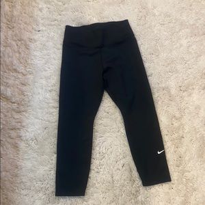 Nike Dri-Fit Size Medium Capri legging